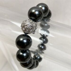 Chunky faux black pearl magnetic close bracelet